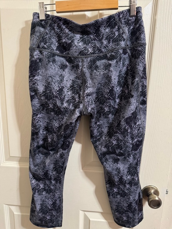 Patagonia Black and Purple Patterned Capri Leggings - Picture 3 of 5